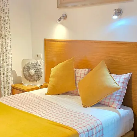Baixasuites Bed and Breakfast