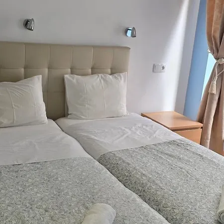 Baixasuites Bed and Breakfast 3*