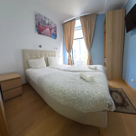 Baixasuites Bed and Breakfast 3*